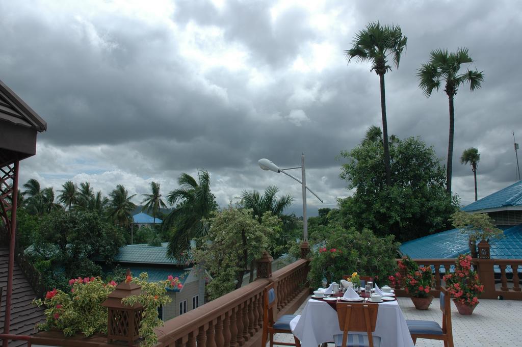 Emerald Land Hotel Mandalay Exterior photo