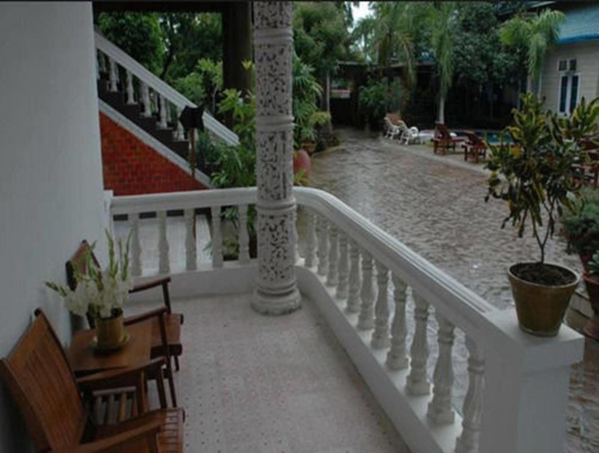 Emerald Land Hotel Mandalay Exterior photo